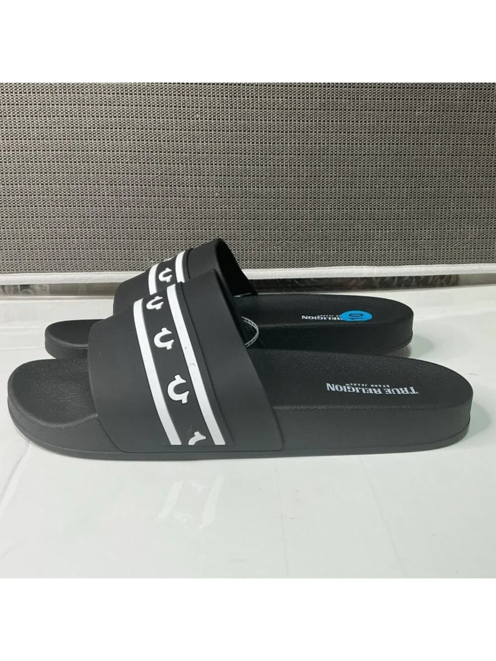 True Religion Men's Size 10 Style TR-Snoop -S Black & White Logo Slide Sandals